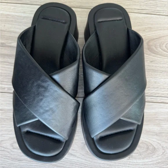 L’Intervalle Black Platform Slides - Picture 4 of 8